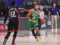 开云体育官方网站-天津队翻盘山东队，塔图姆统治全场