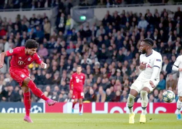 拜仁慕尼黑客场逆转，紧追德甲榜首的简单介绍