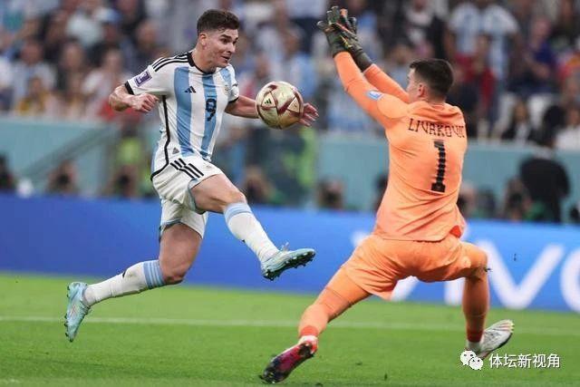 聚焦在球场上的激烈对决胜负将分外艰难 聚焦在球场上的激烈对决胜负将分外艰难