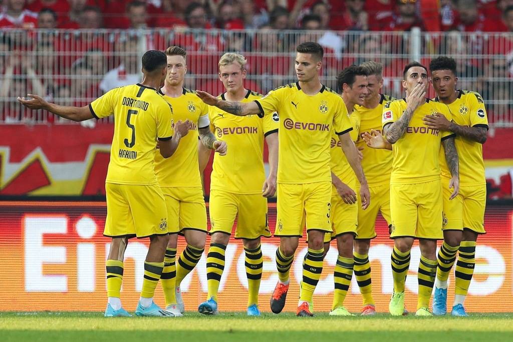 斯图加特连胜收官,球队士气如虹 斯图加特连胜收官,球队士气如虹