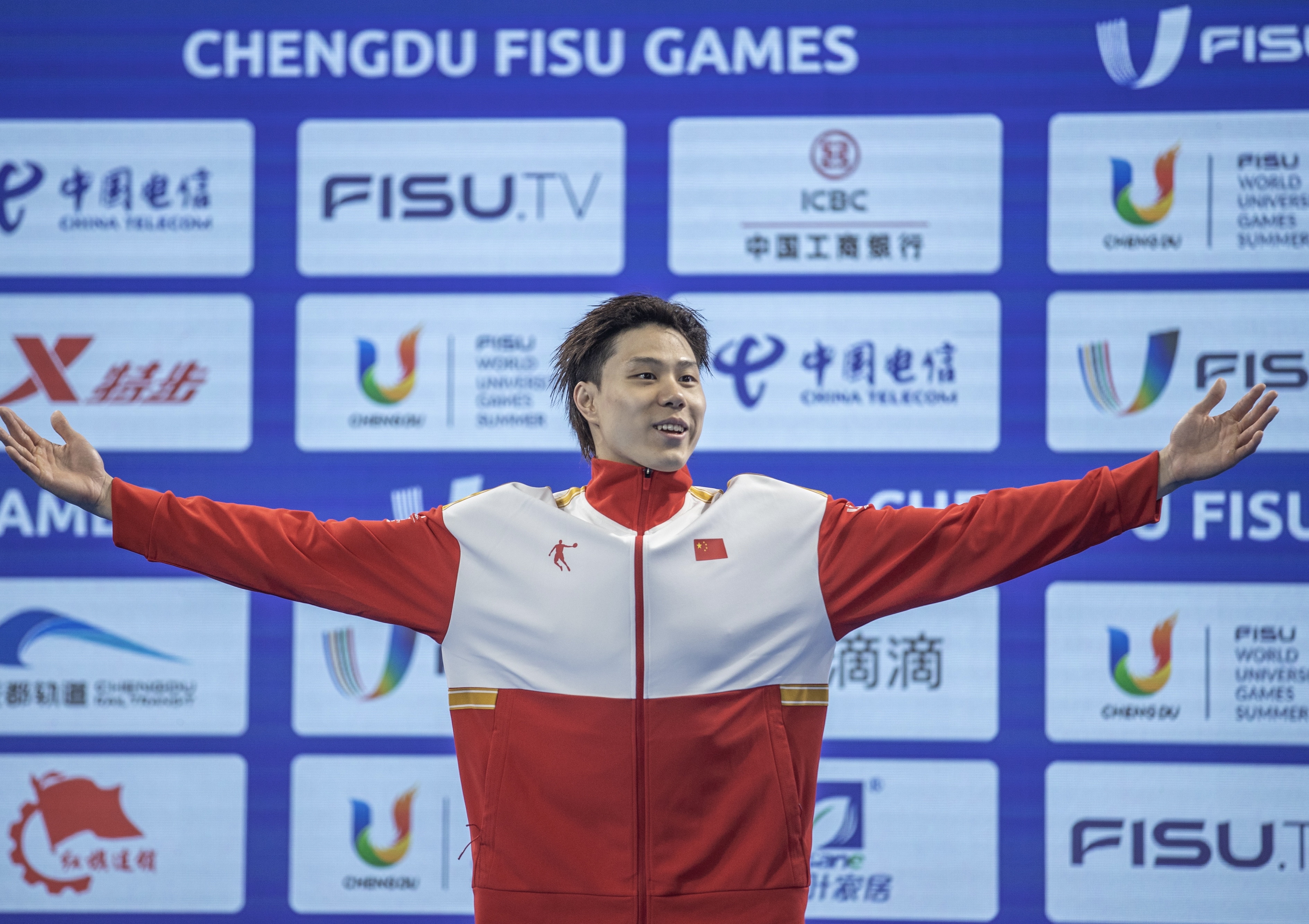 日本游泳选手刷新世界纪录夺冠 日本游泳选手刷新世界纪录夺冠