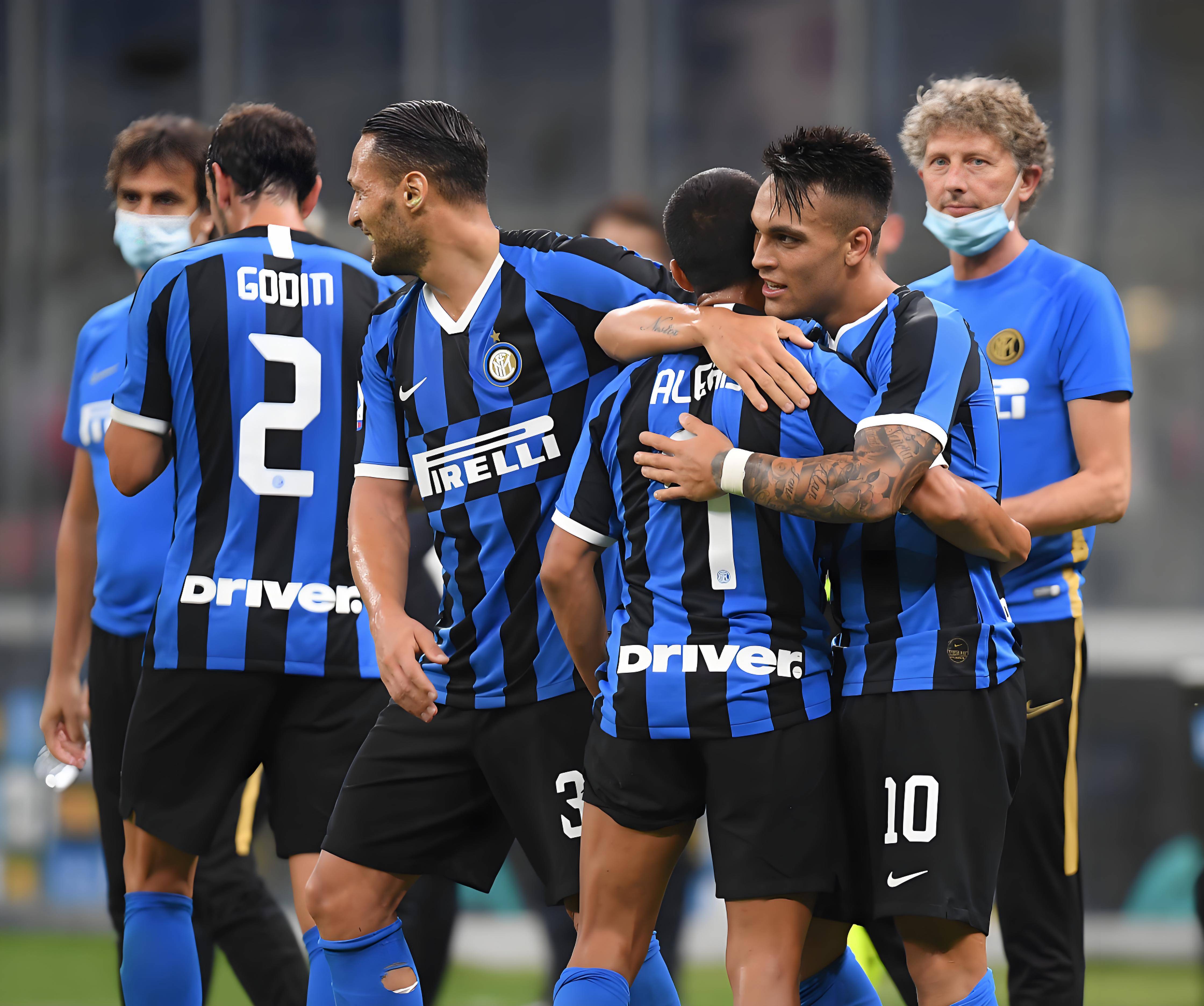 关于阿贾克斯队在最新的欧洲联赛中跻身前列的信息 关于阿贾克斯队在最新的欧洲联赛中跻身前列的信息