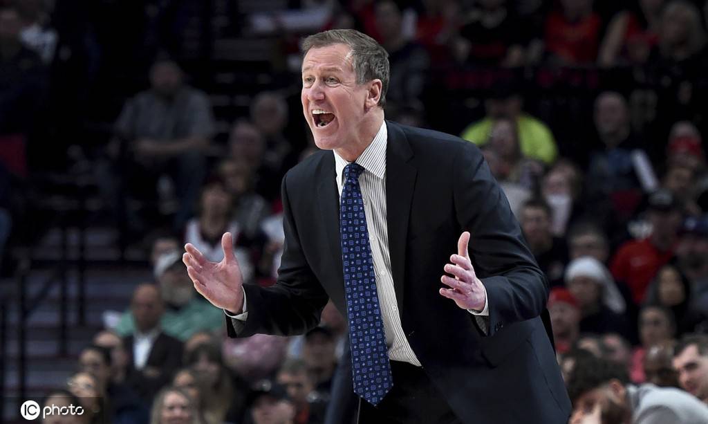 关于开拓者主帅特里·斯托茨决定延长合同稳定球队危机的信息 关于开拓者主帅特里·斯托茨决定延长合同稳定球队危机的信息