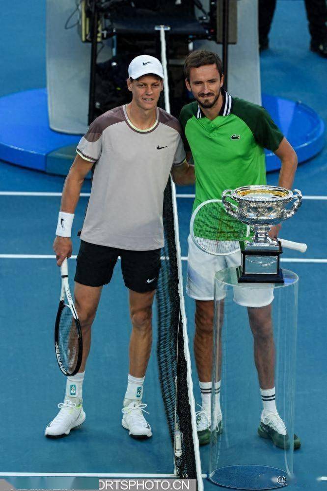 包含美国网球队翻盘澳大利亚网球队,梅德韦杰夫制霸全场的词条 包含美国网球队翻盘澳大利亚网球队,梅德韦杰夫制霸全场的词条