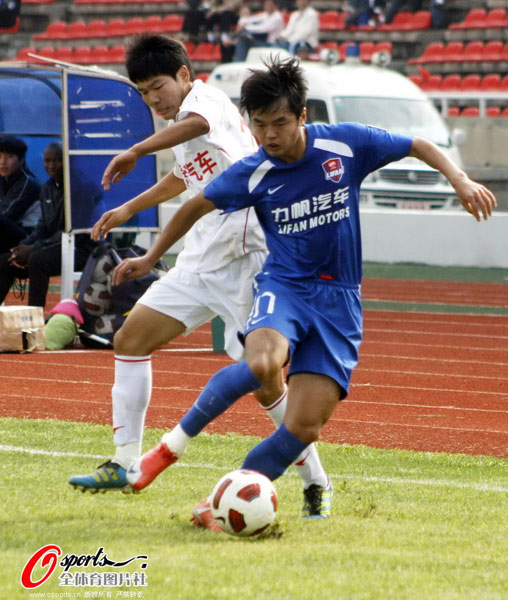 重庆力帆客场大胜，取得双重胜利