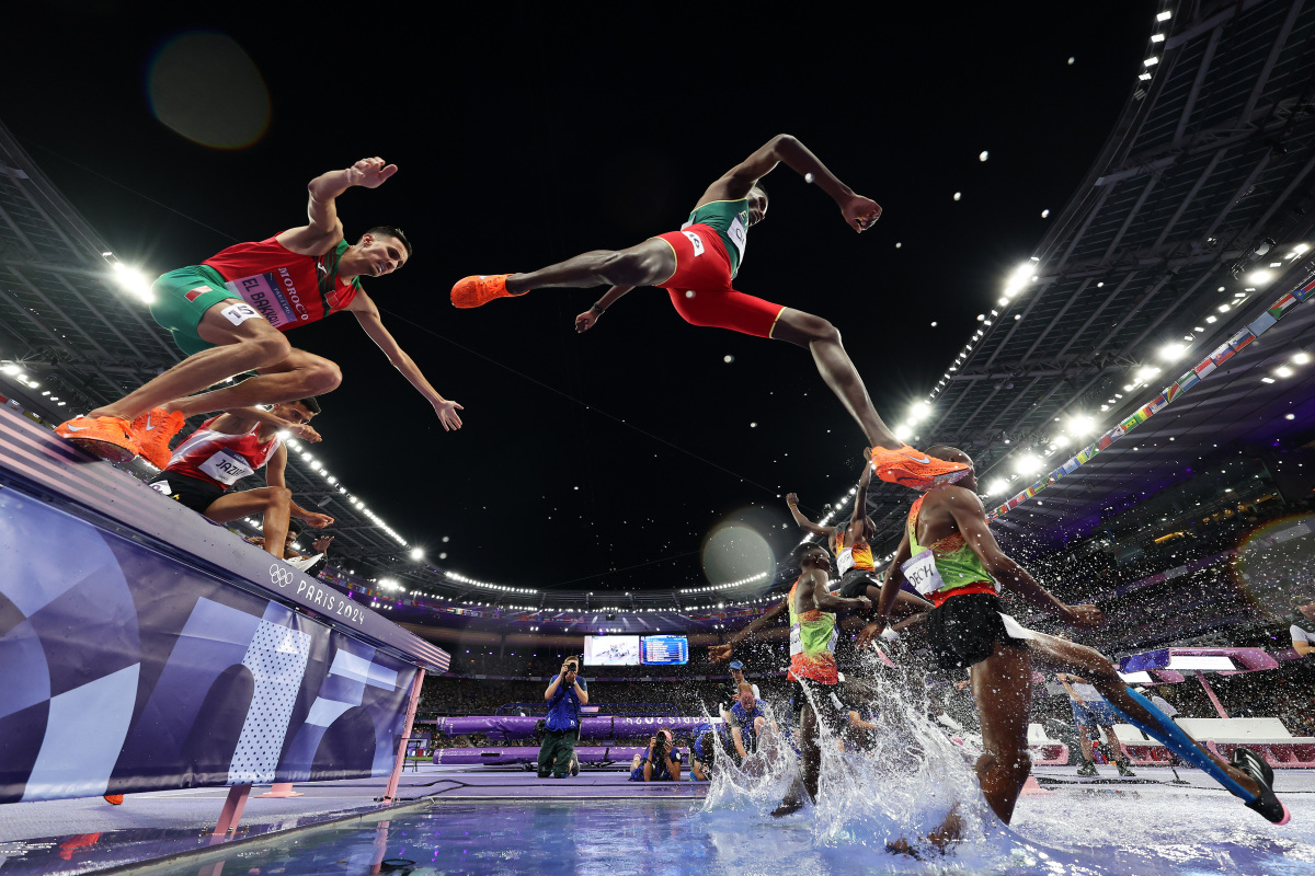 身手敏捷，球员们在比赛中展现出超群的技术的简单介绍