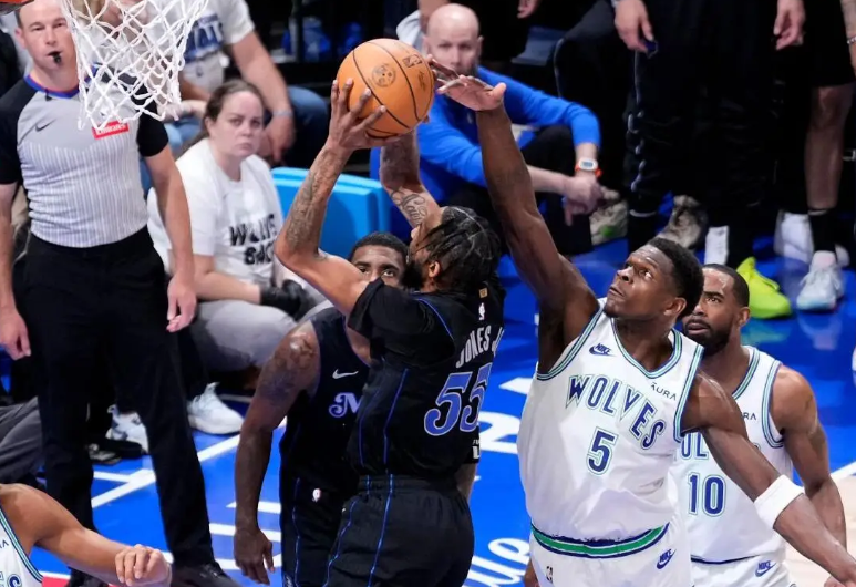 深圳队鏖战独行侠,戈贝尔刷新纪录的简单介绍 深圳队鏖战独行侠,戈贝尔刷新纪录的简单介绍