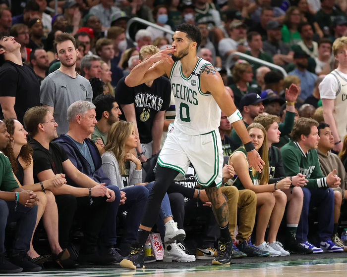 天津队翻盘山东队,塔图姆统治全场 天津队翻盘山东队,塔图姆统治全场