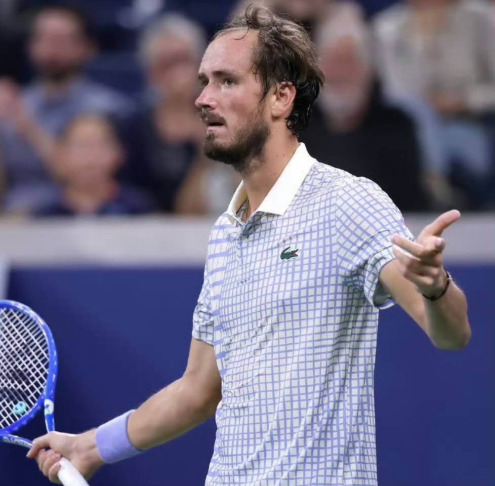 法网险胜美网，梅德韦杰夫点燃赛场的简单介绍