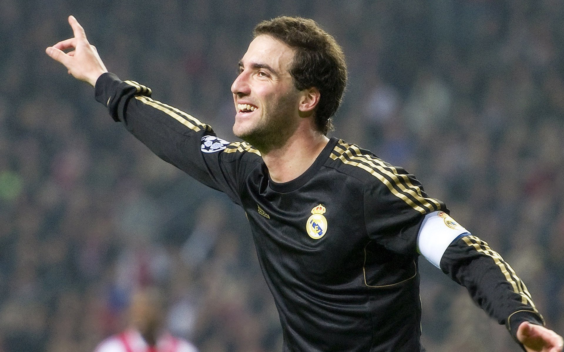 绿茵场外的碾压，当足球热词闯入乒乓世界—奥恰洛夫率队演绎别样葡法大战