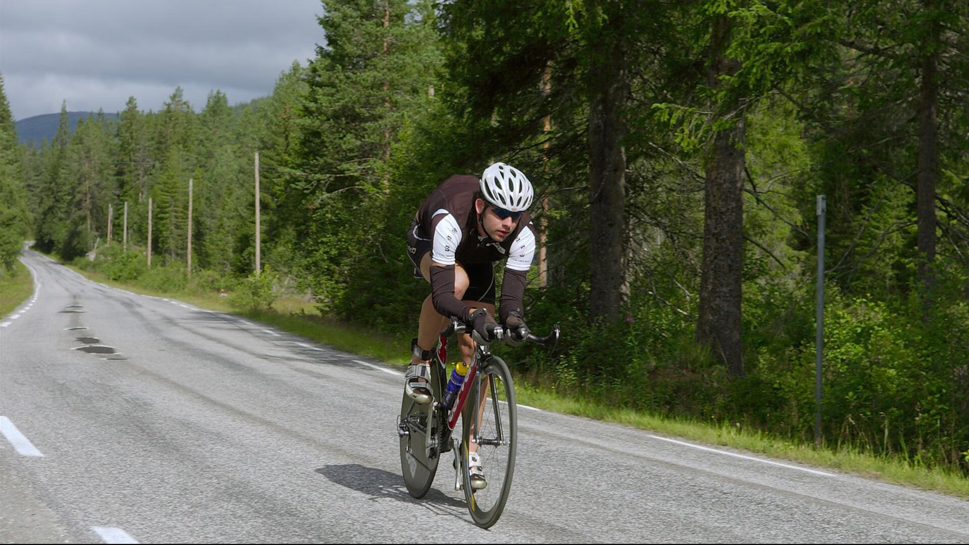 勇士强行终结鹈鹕，拉文高光独舞，一场关于唯一性的篮球寓言